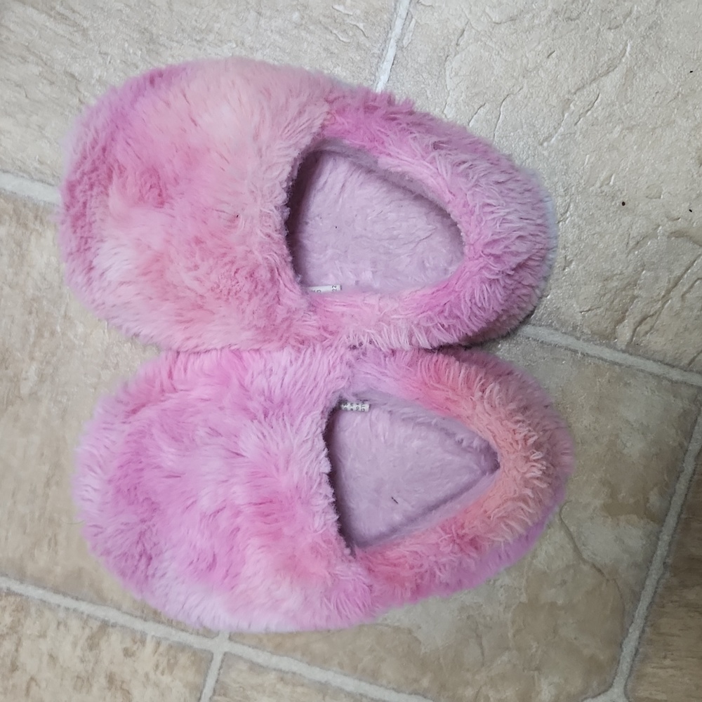 Baby slippers size 5/6c